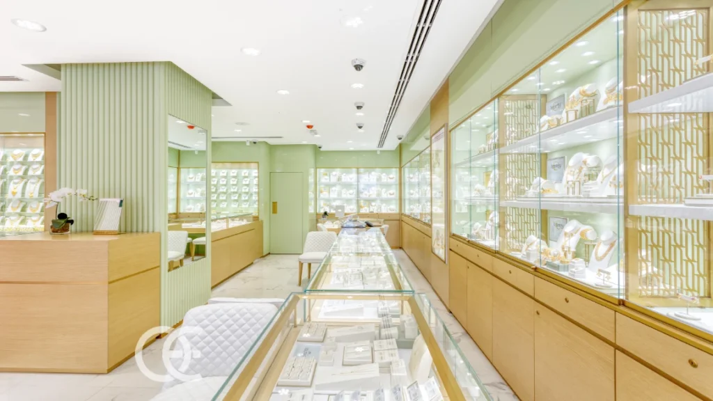 Conception de boutique de bijoux en France : Aménagement de vente haut de gamme et solutions d'affichage 18 Disposition personnalisée de la façade du magasin de diamants