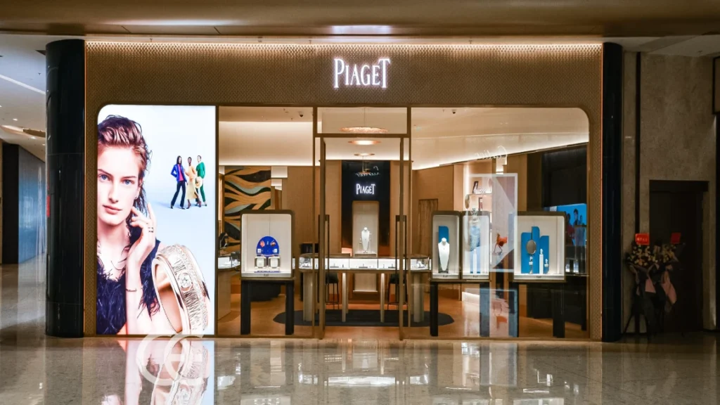 La Guida Definitiva: Come Progettare l'Interno di un Negozio di Gioielli (2026) 2 Layout minimalista di lusso per negozio di gioielli