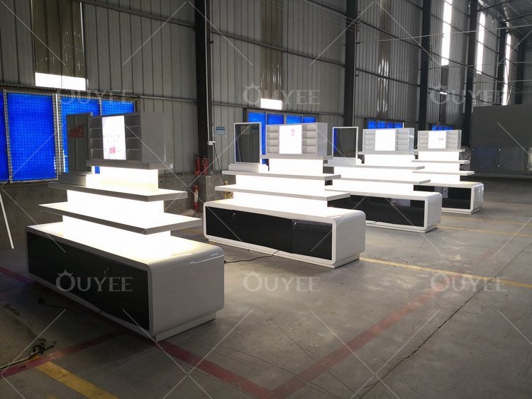 サングラスディスプレイスタンドと広告機器トップ搭載