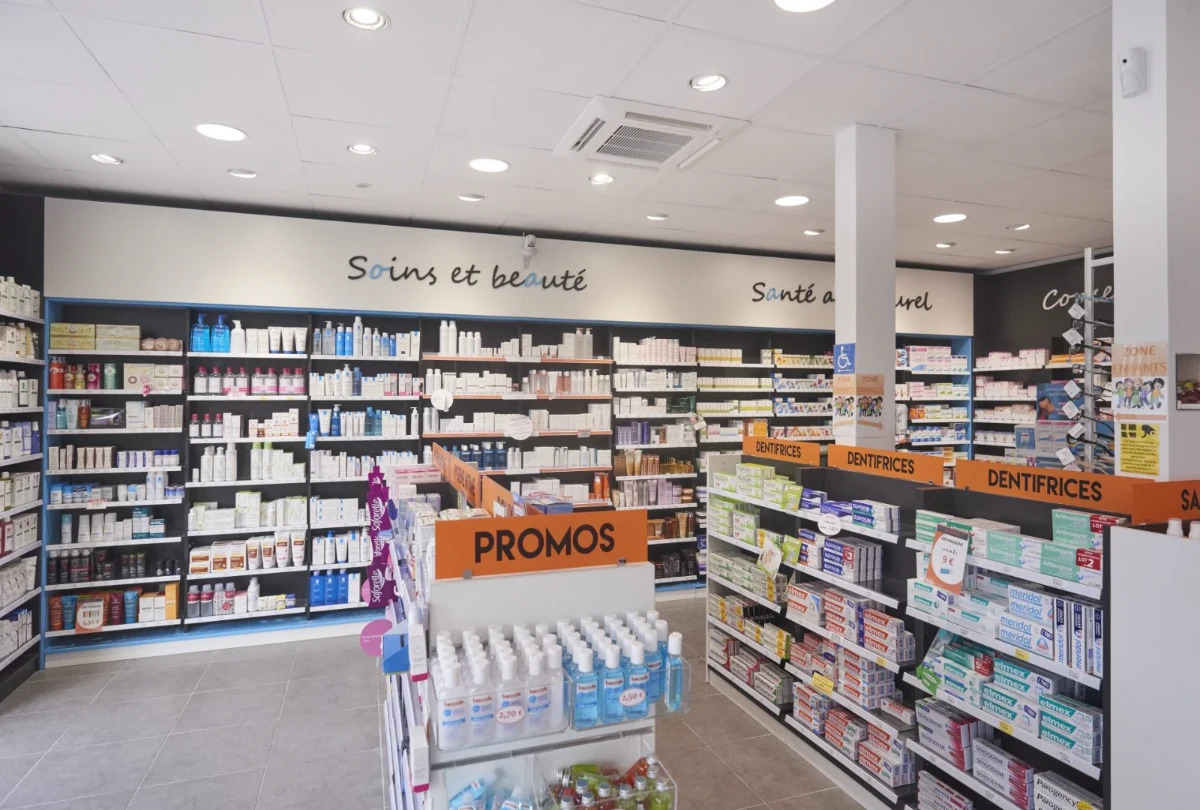 Pharmacy Reception Counter Design