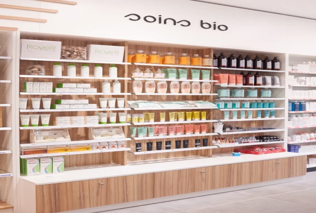 Qu'est-ce que la pharmacie ambulatoire : le guide ultime 2026 7 Pharmacy Shop Front Design (3)