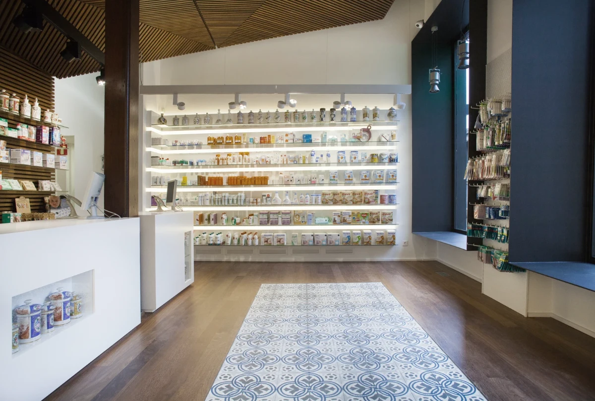 Eczane Mağaza Armatürleri Tasarımı