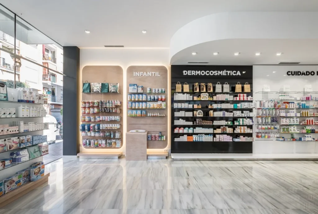 Qu'est-ce que la pharmacie communautaire ? Le guide complet pour les patients, étudiants et professionnels 5 pharmacy store display furniture (4)