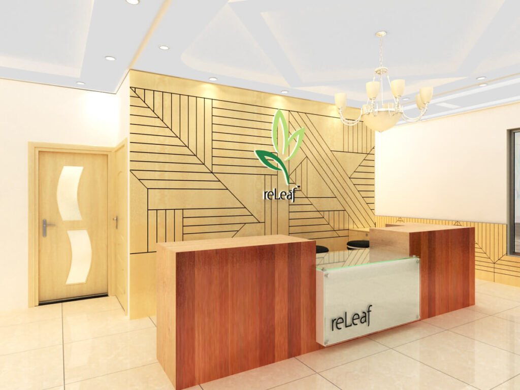 La guida completa al modello di business delle farmacie (Aggiornamento 2026) 13 arredamento espositivo in legno (4)