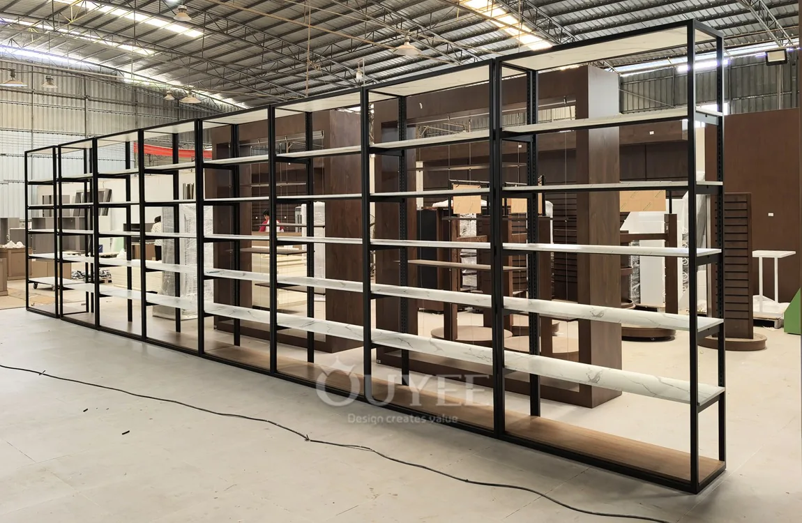 Estantería de exhibición minorista de mármol negro y blanco 04