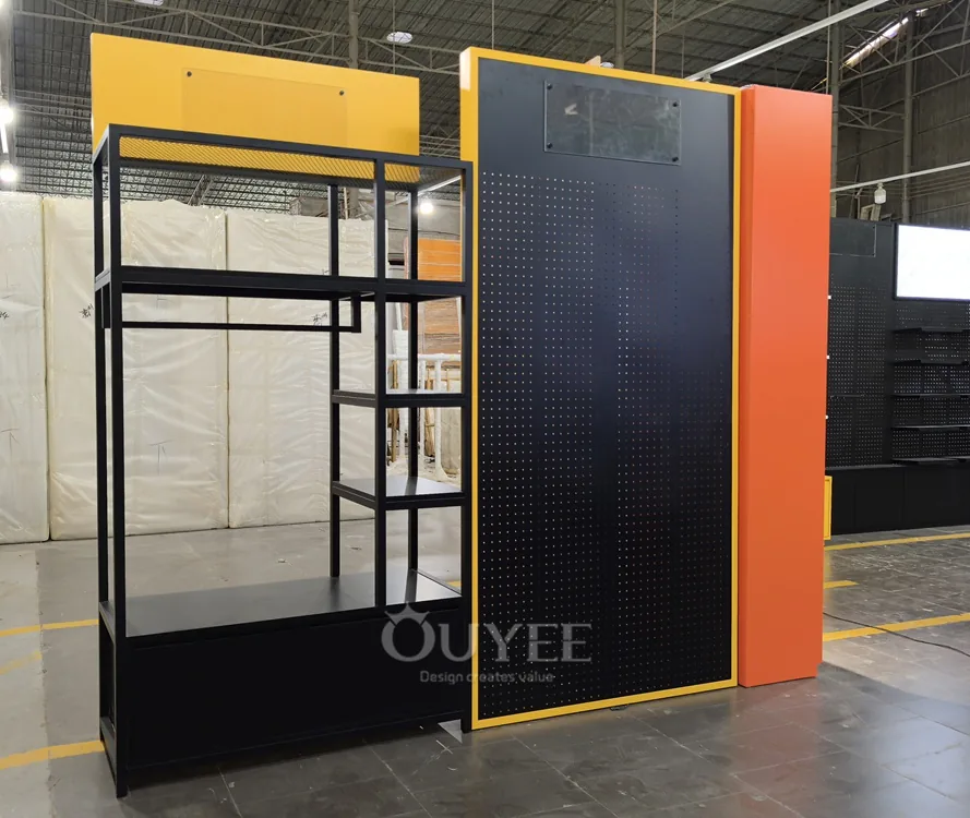 Présentoir à panneaux perforés noir et jaune 01