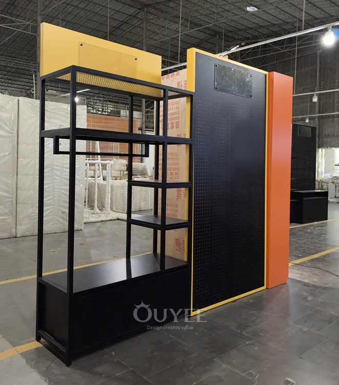 Présentoir à panneaux perforés noir et jaune 02