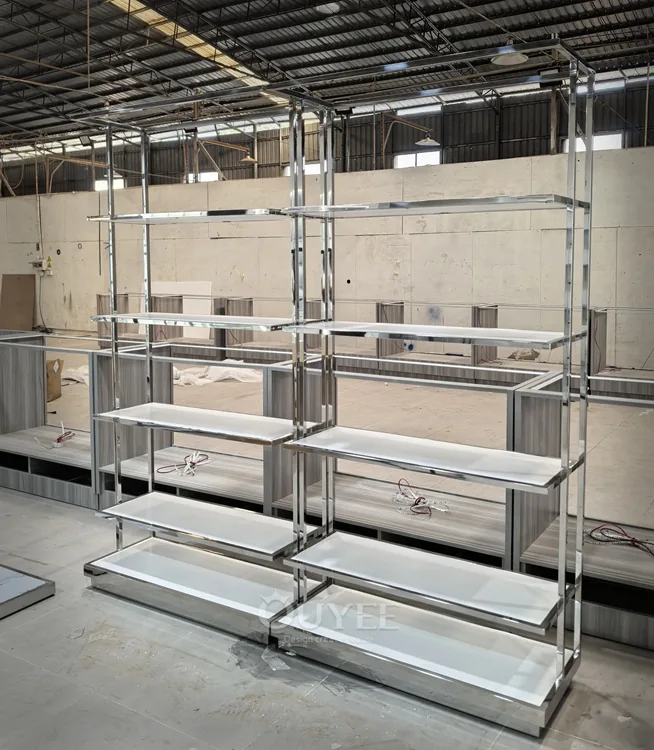 Système d'étagères modulaires en chrome 02