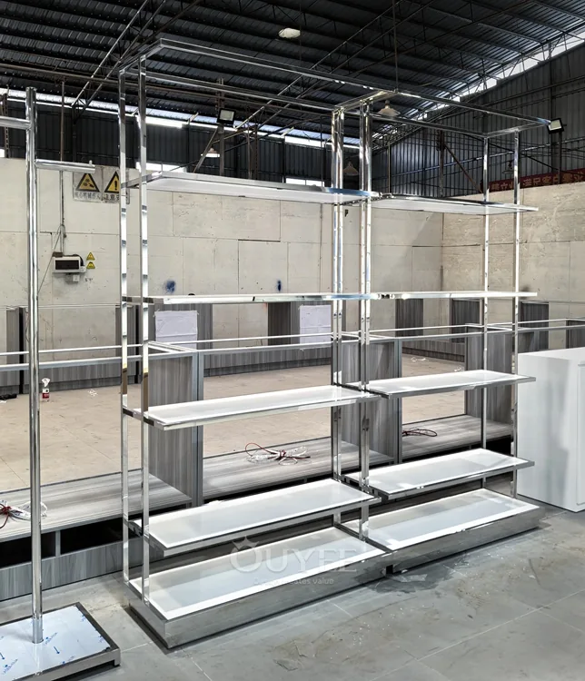 Système d'étagères modulaires en chrome 03