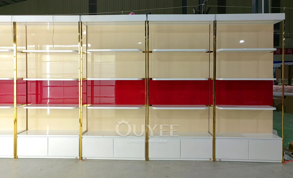 Soporte de exhibición de pared para cosméticos en crema y dorado 02