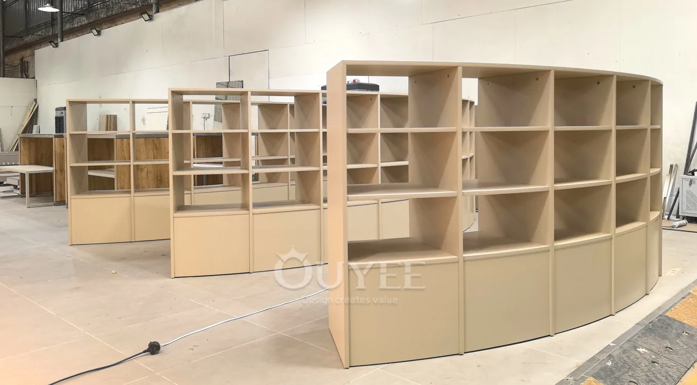Système d'étagères ouvertes courbées beige 03