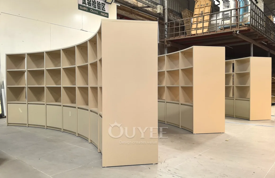 Système d'étagères ouvertes courbées beige 05