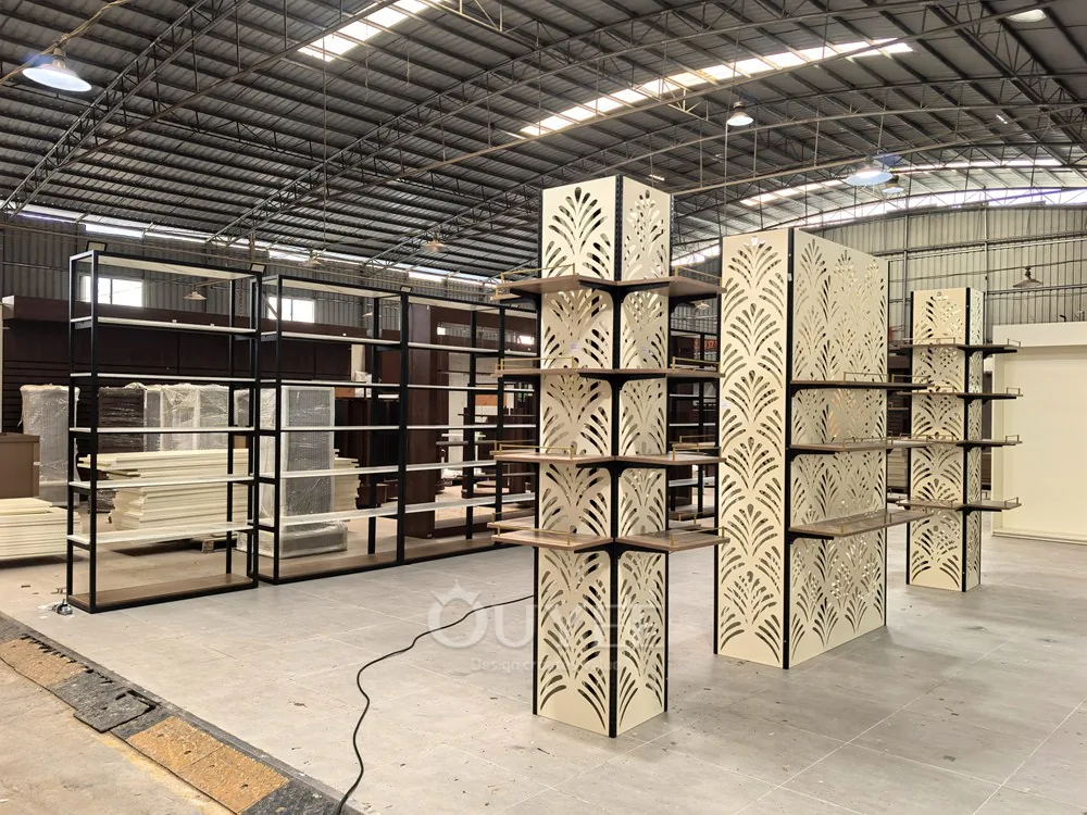 Présentoir mural décoratif en crème 02