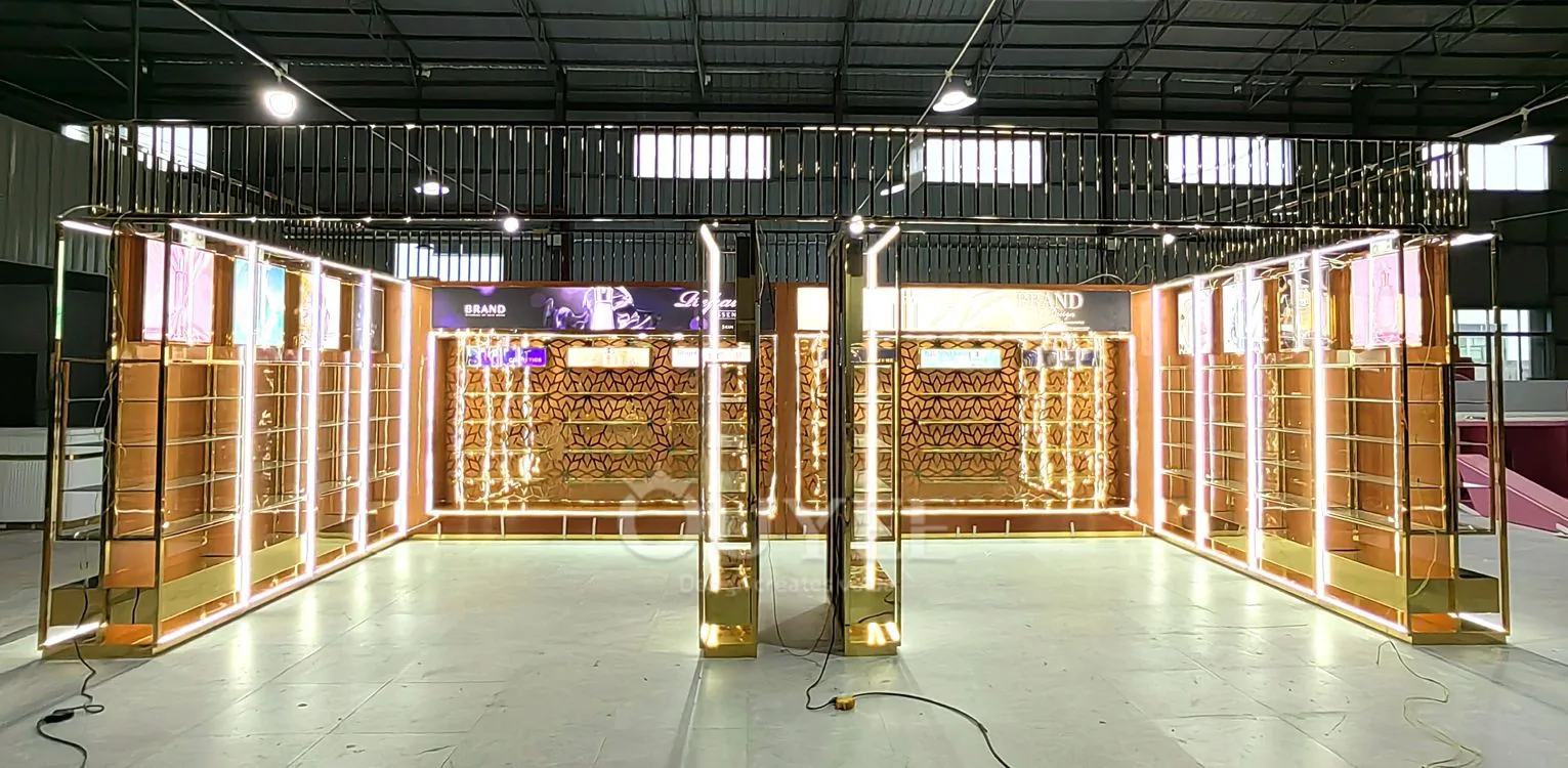 Espositore di lusso in oro per negozio di cosmetici 02