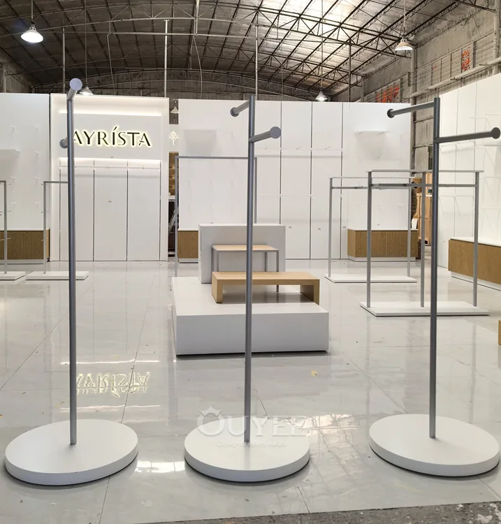 طقم رفوف عرض ملابس بأسلوب بسيط 04