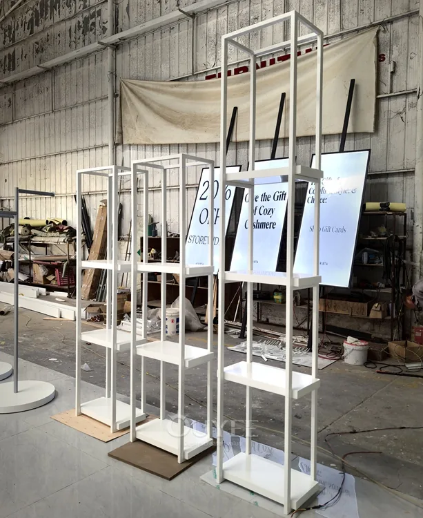 طقم رفوف عرض ملابس بأسلوب بسيط 06