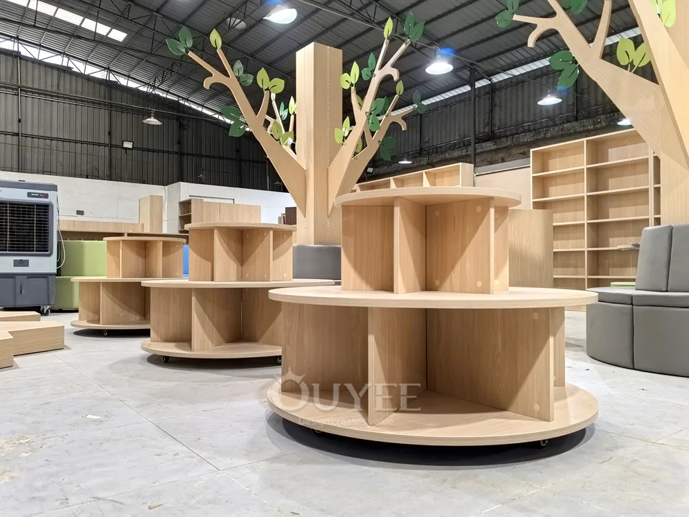 Ensemble de présentoirs tournants en bois naturel 03