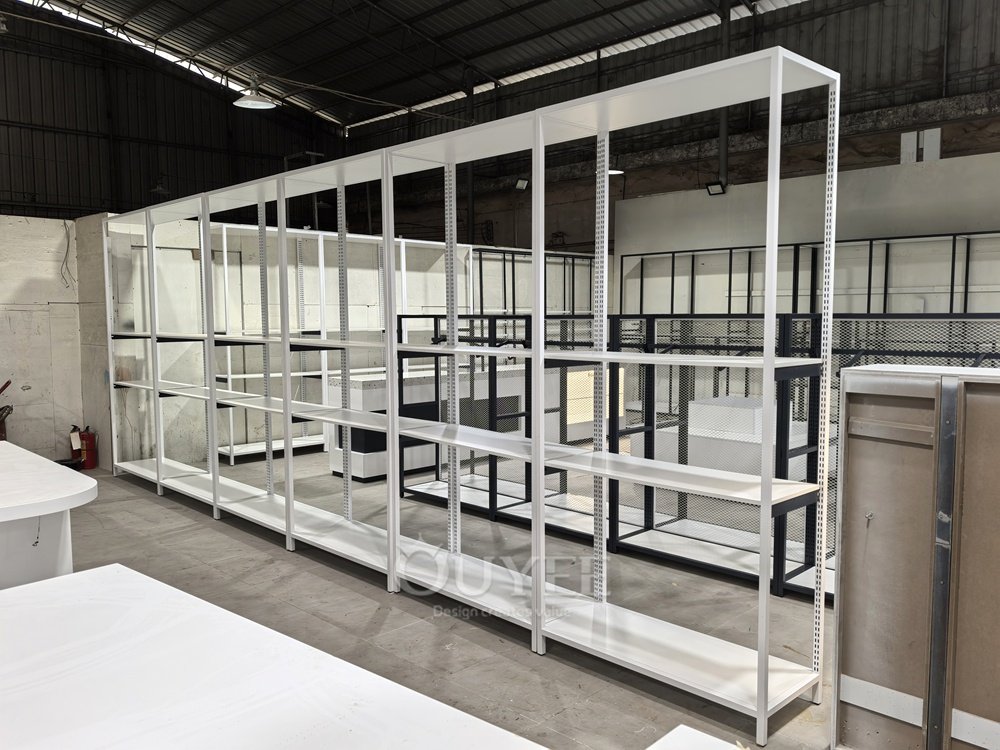 Estantería de exhibición en pasillo de venta al por menor con marco abierto blanco 02