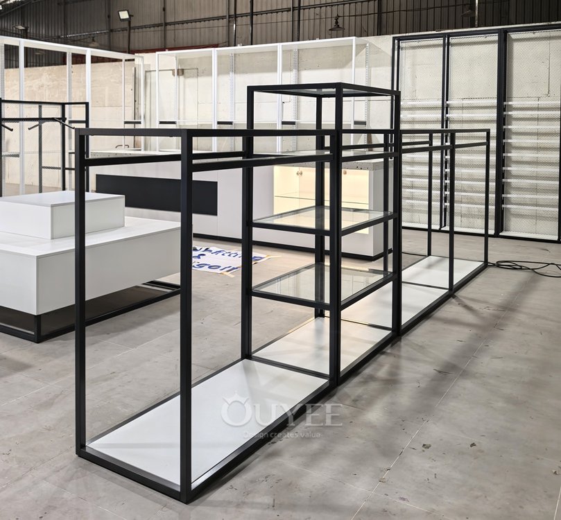 Estantería de exhibición en pasillo de venta al por menor con marco abierto blanco 04