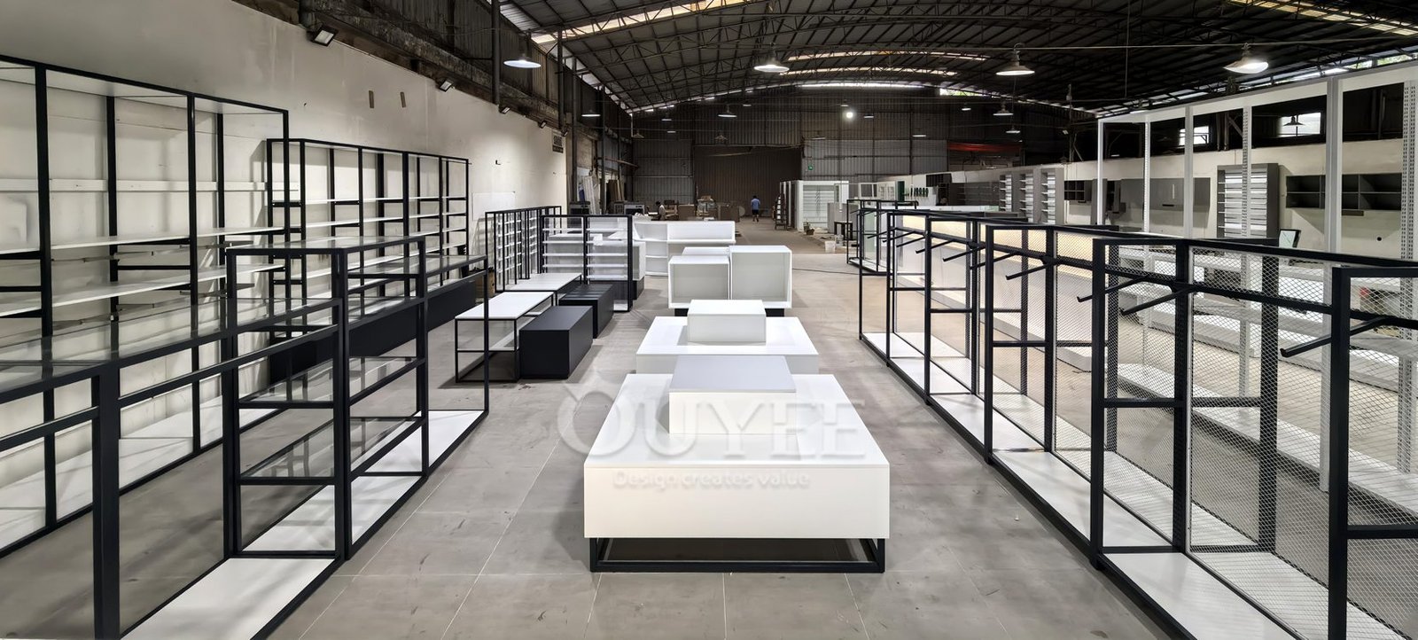 Estantería de exhibición en pasillo de venta al por menor con marco abierto blanco 05