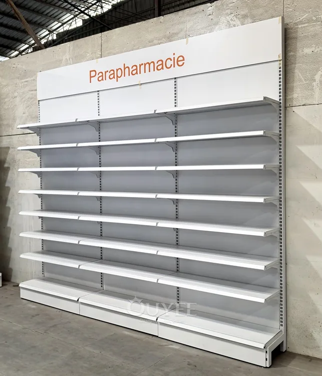 Conjunto de estanterías de exhibición en la pared de farmacia blanca 05
