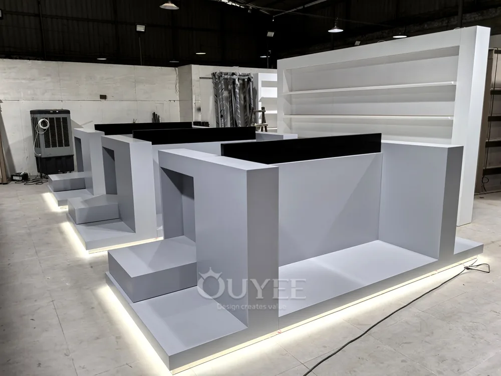 Expositor de mostrador de caja minorista blanco con encimera negra 03