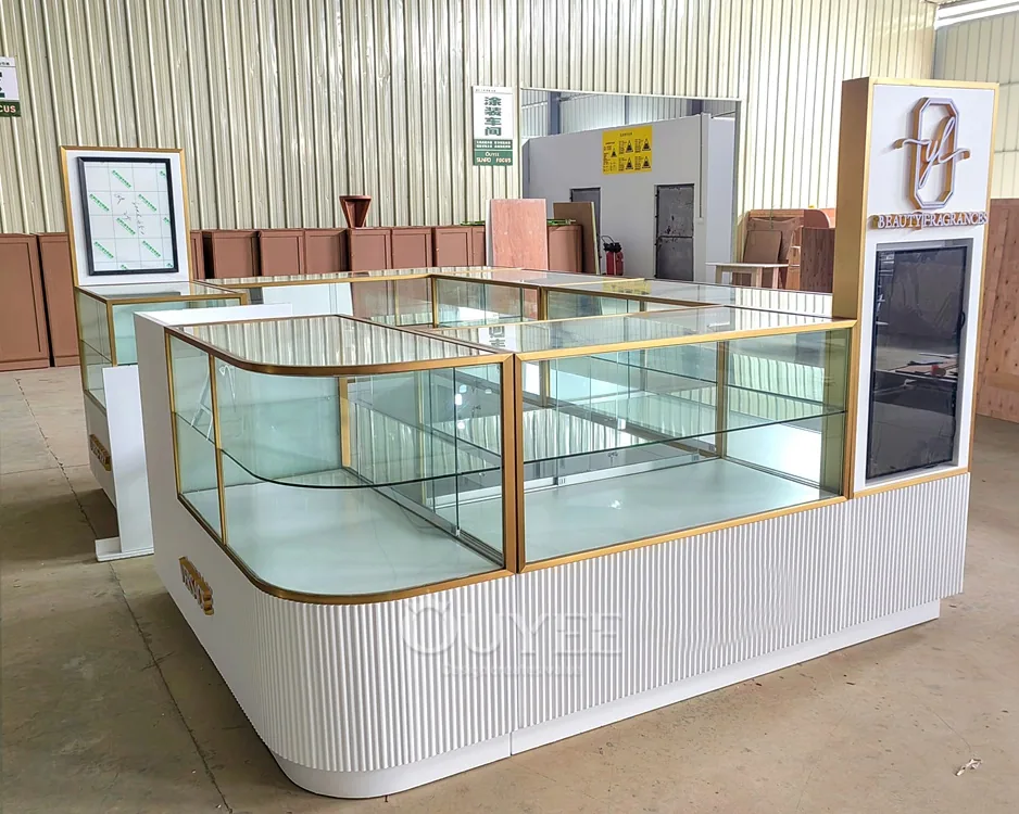 Conjunto de mostradores de isla con vitrina de vidrio curvado en blanco y dorado 06