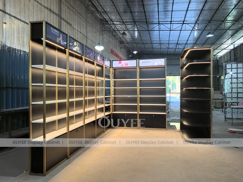 Sistema de estanterías para paredes de perfumes Black Gold Corner_02