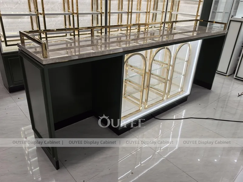 Black Gold Perfume Wall Gallery con pedestales de prueba_06