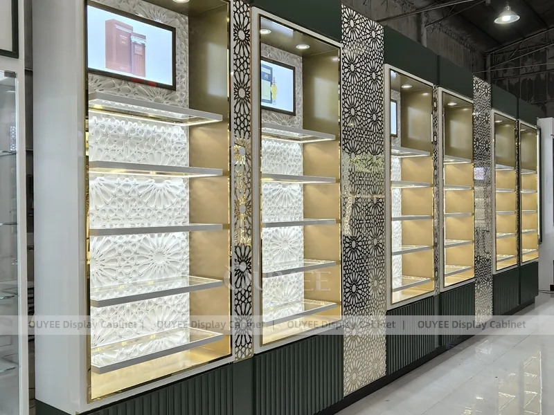 Black Gold Perfume Wall Gallery con pedestales de prueba_07