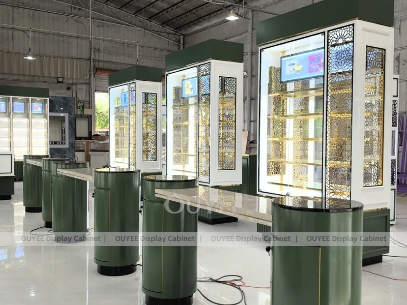 Black Gold Perfume Wall Gallery con pedestales de prueba_08