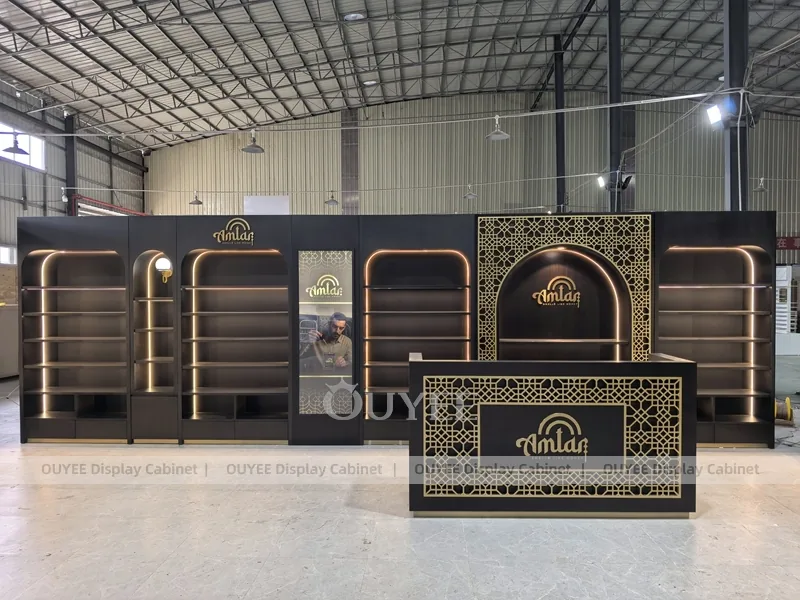 Kömür Rengi Kemerli Parfüm Arka Duvar Sergilemesi ve Aydınlatmalı Raflar_05