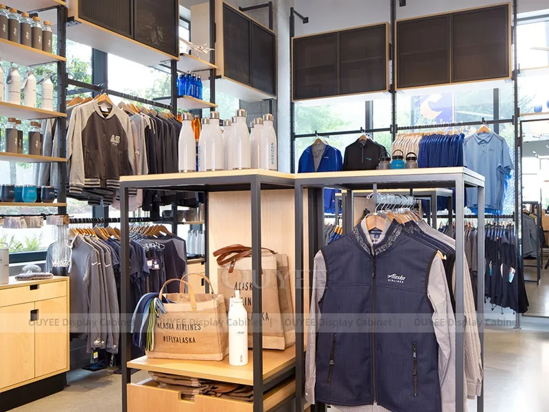 Tavoli e pareti con cubby per abbigliamento casual contemporaneo_04