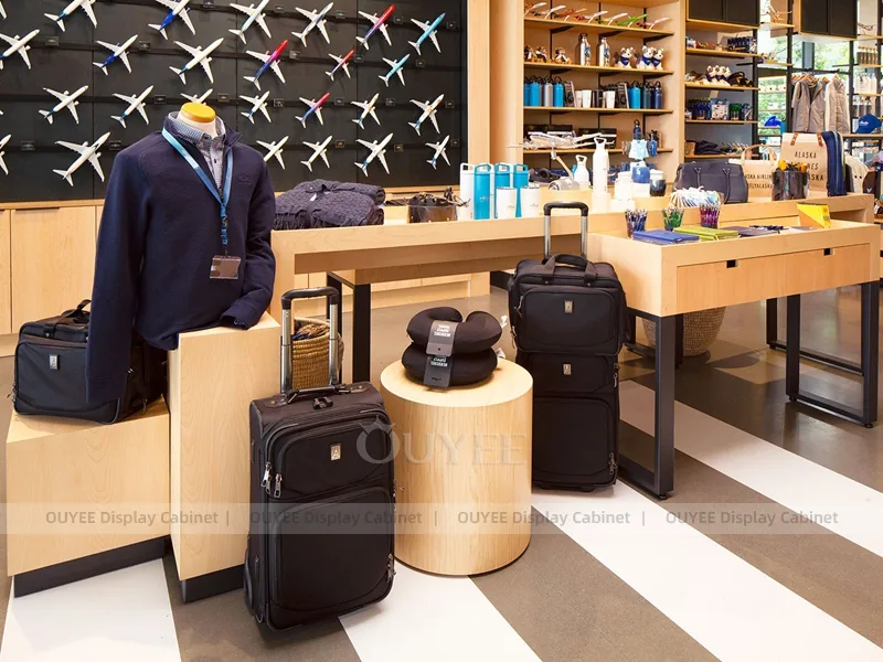 Tavoli e pareti con cubby per abbigliamento casual contemporaneo_05