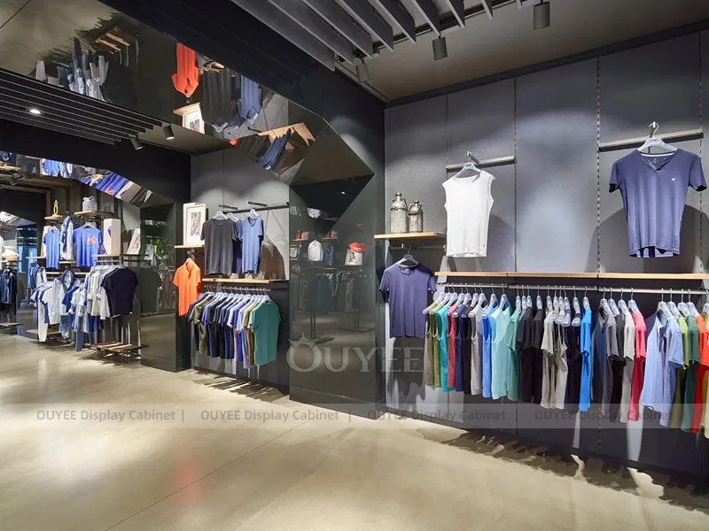 Exhibición de pared y mesa para ropa minimalista oscura_03