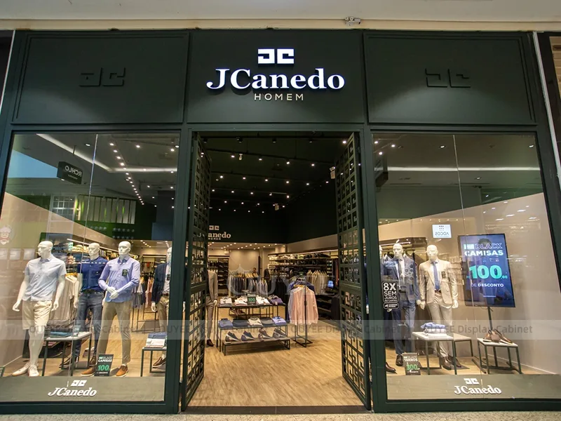 Emerald Menswear Tisch- und Regalbultique_11