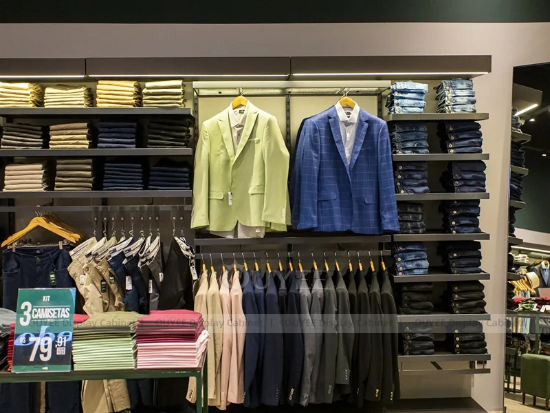 Emerald Herrenmode Tisch und Regale Boutique_19