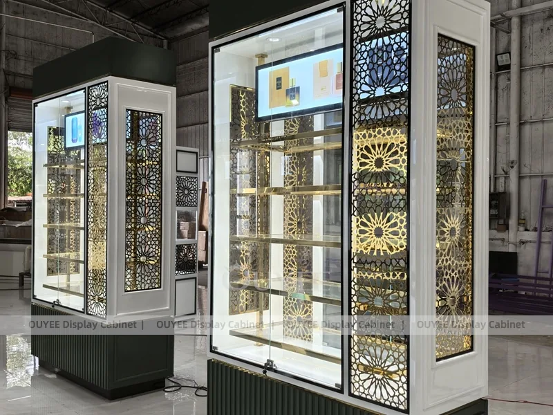 Освещённый стеклянный шкаф для духов с боковыми экранами_03