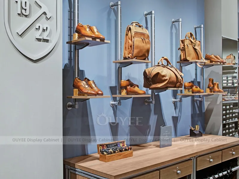 Vitrine pour maroquinerie et prêt-à-porter masculin_03