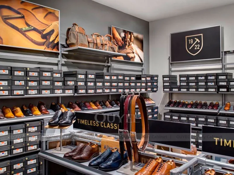 Vitrine pour maroquinerie et prêt-à-porter masculin_06