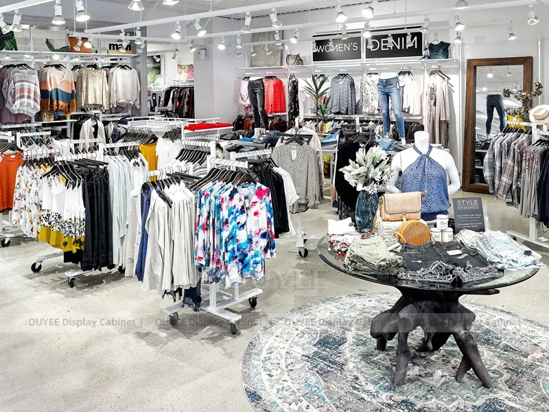 Luxus-Casualwear-Boutique-Tisch- und Wandset_10