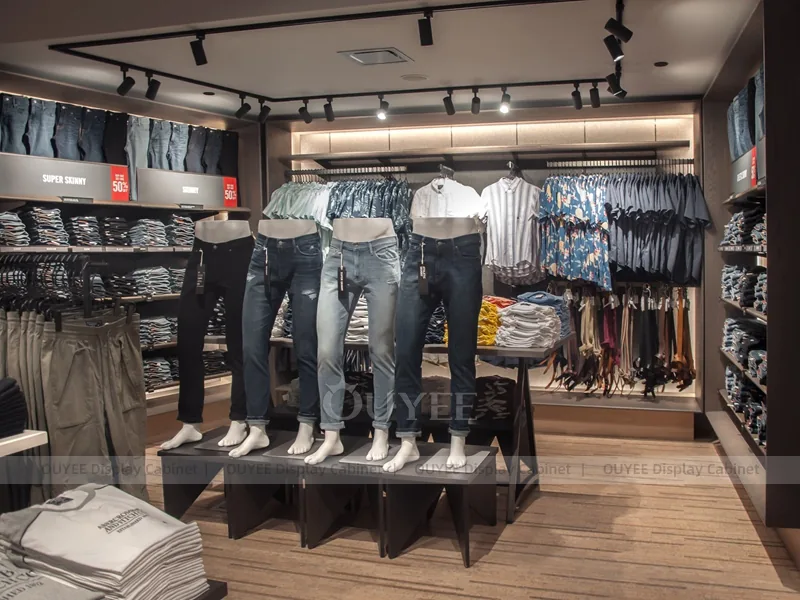 Luxus-Casualwear-Boutique-Tisch- und Wandset_11