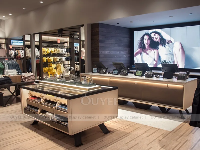 Luxus-Casualwear-Boutique-Tisch- und Wandset_17