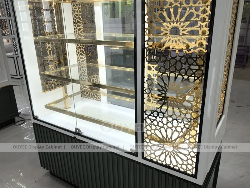 Vitrina de fragancias de vidrio iluminada de lujo con paneles laterales de marca_02