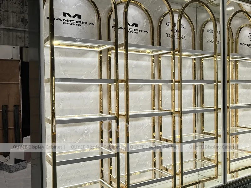 Vitrina de fragancias de vidrio iluminada de lujo con paneles laterales de marca_03