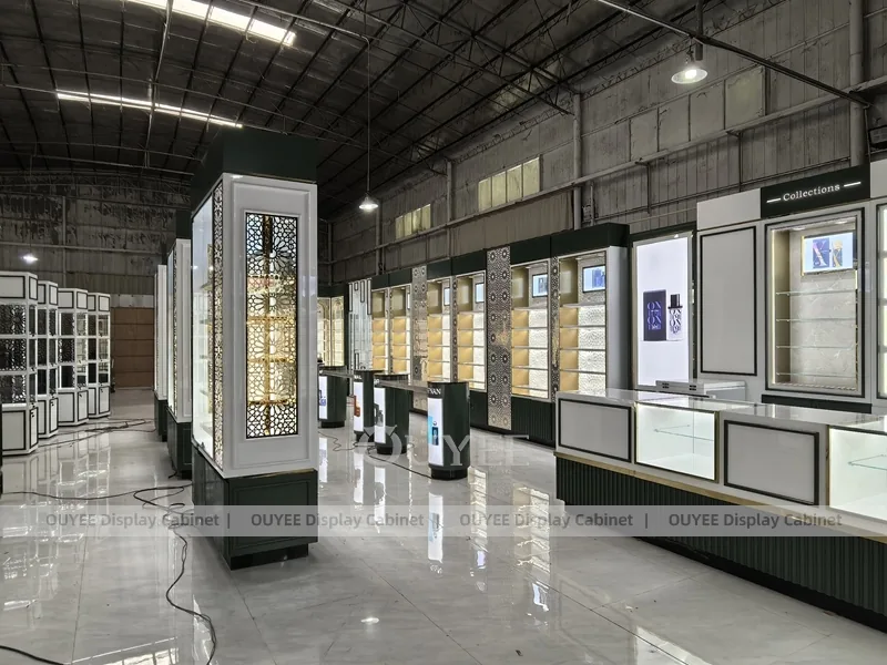 Vitrina de fragancias de vidrio iluminada de lujo con paneles laterales de marca_05