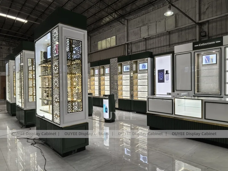 Vitrina de fragancias de vidrio iluminada de lujo con paneles laterales de marca_07