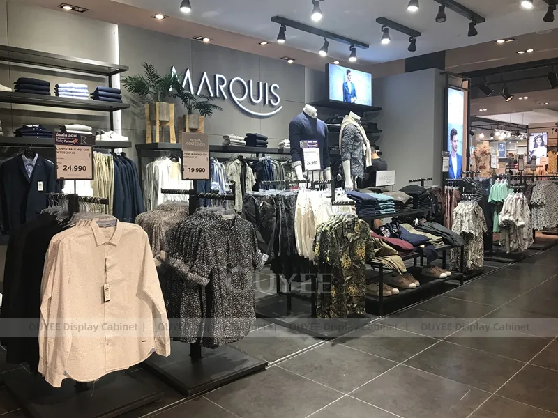 Disposición de mobiliario para tiendas de moda centrada en maniquíes_08