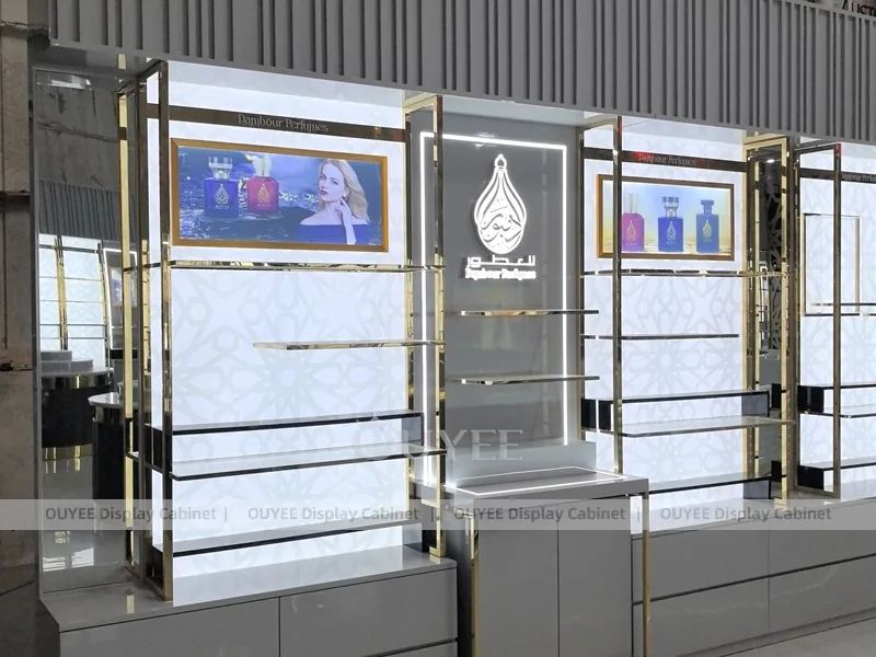 Vetrina a parete per profumo con scatola luminosa in marmo_01