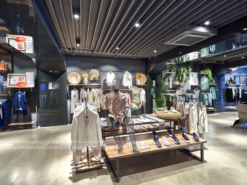 Conjunto de tienda concepto de ropa mixta y calzado_04